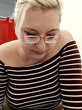 Snapshot of VikaKing chatting on January 2026 07:11:01 PM VikaKing online show from January 2026 07:11:01 PM