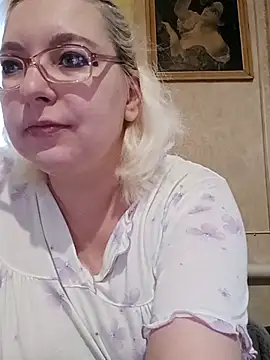 Snapshot of VikaKing chatting on February 2026 08:18:02 AM VikaKing online show from February 2026 08:18:02 AM