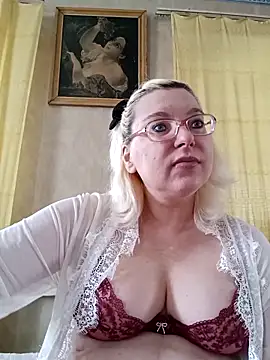 Snapshot of VikaKing chatting on February 2026 10:03:02 AM VikaKing online show from February 2026 10:03:02 AM