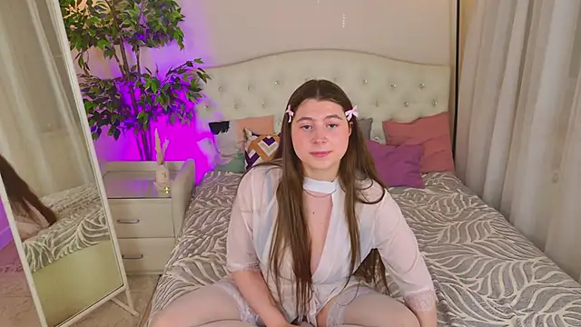 Queen Michelle  online show from April 2026 09:32:01 PM