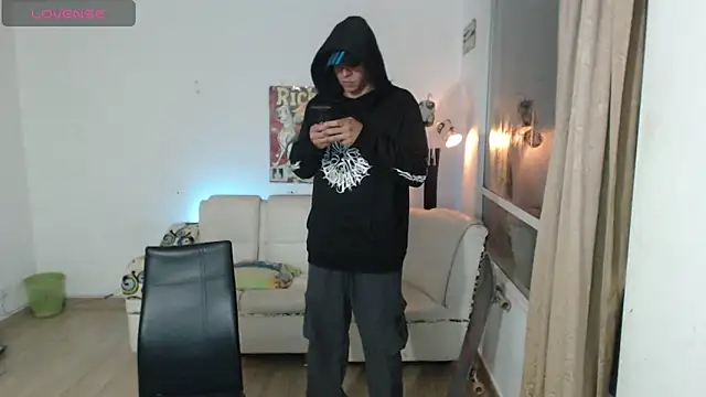 Snapshot of Thomasjons_ chatting on April 2026 03:02:01 AM Thomasjons online show from April 2026 03:02:01 AM
