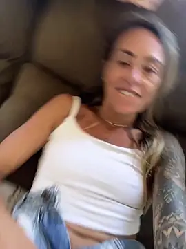 Snapshot of Princesahtinha chatting on February 2026 04:56:02 PM Princesahtinha online show from February 2026 04:56:02 PM