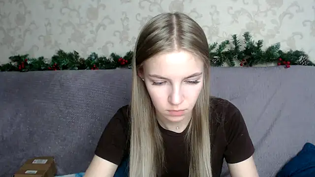 HitGyrl online show from December 2025 04:40:01 AM