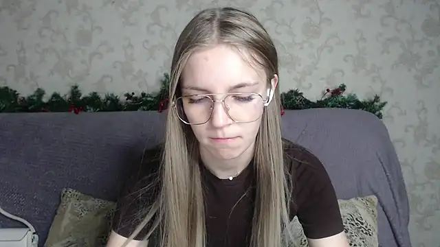 HitGyrl online show from December 2025 01:02:02 AM