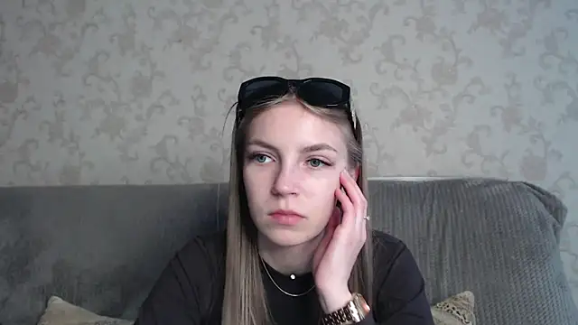 Snapshot of HitGyrl chatting on April 2026 08:09:02 AM HitGyrl online show from April 2026 08:09:02 AM