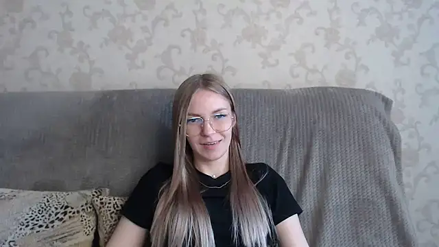 Snapshot of HitGyrl chatting on June 2026 02:24:02 AM HitGyrl online show from June 2026 02:24:02 AM