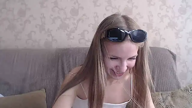 Snapshot of HitGyrl chatting on June 2026 01:21:01 PM HitGyrl online show from June 2026 01:21:01 PM