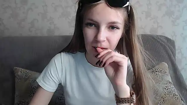 Snapshot of HitGyrl chatting on June 2026 09:03:02 AM HitGyrl online show from June 2026 09:03:02 AM