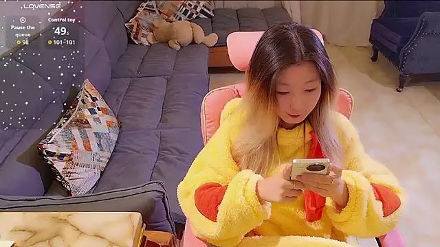 Snapshot of Deserve_E chatting on October 2025 01:03:02 PM Deserve E online show from October 2025 01:03:02 PM