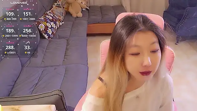 Snapshot of Deserve_E chatting on October 2025 12:39:02 PM Deserve E online show from October 2025 12:39:02 PM