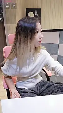 Snapshot of Deserve_E chatting on November 2025 10:07:01 AM Deserve E online show from November 2025 10:07:01 AM