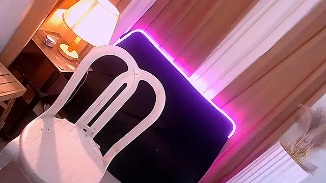 Chichiloeps online show from October 2025 02:39:02 PM