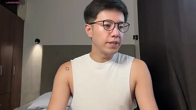 Snapshot of Addictiveboi chatting on May 2026 03:46:02 AM Addictiveboi online show from May 2026 03:46:02 AM