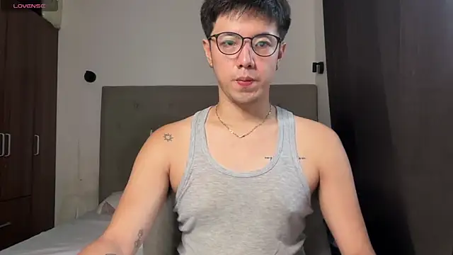 Snapshot of Addictiveboi chatting on May 2026 03:35:02 AM Addictiveboi online show from May 2026 03:35:02 AM