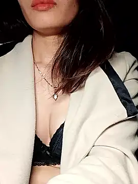 Hinna x online show from November 2025 08:19:01 PM