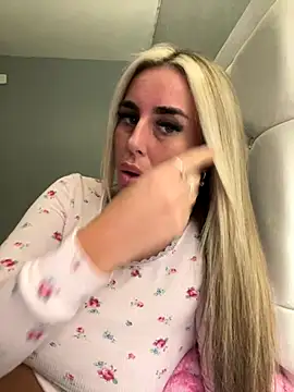 EllieMaeBaby online show from December 2025 10:19:01 PM