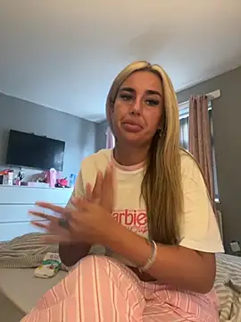 EllieMaeBaby online show from December 2025 01:20:01 PM