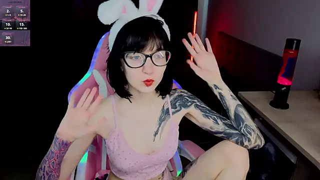 HazelTompson online show from April 2026 12:21:01 PM