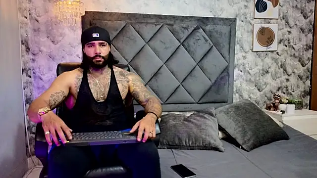 Snapshot of Apolo_rousse1 chatting on October 2025 09:01:01 PM Apolo rousse1 online show from October 2025 09:01:01 PM