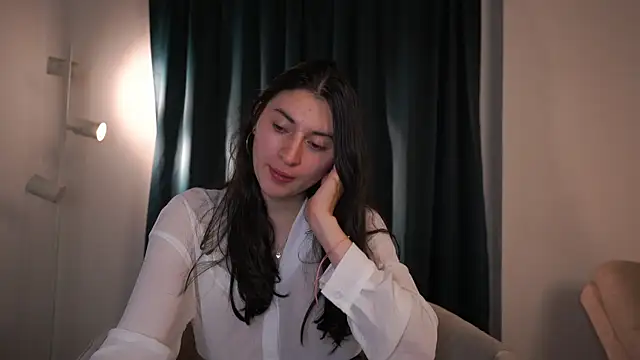 Auralea online show from May 2026 05:04:01 AM