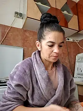 alinaalinutzq online show from October 2025 02:07:01 PM