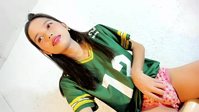 Snapshot of CUTIE_GIRLSX chatting on June 2026 11:08:01 AM CUTIE GIRLSX online show from June 2026 11:08:01 AM