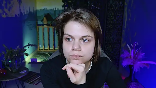 EllieMurler online show from October 2025 01:00:02 PM