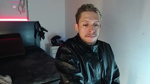 Snapshot of MaaxxxRider chatting on November 2025 05:43:02 AM MaaxxxRider online show from November 2025 05:43:02 AM