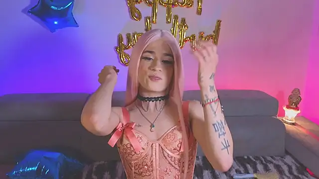 Snapshot of chloe_ember chatting on November 2025 04:04:01 AM chloe ember online show from November 2025 04:04:01 AM