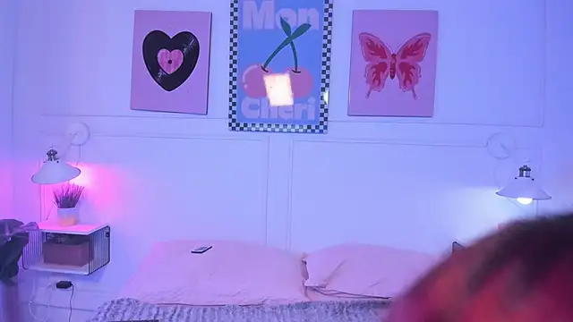 Zoe Lynch  online show from April 2026 11:32:01 AM