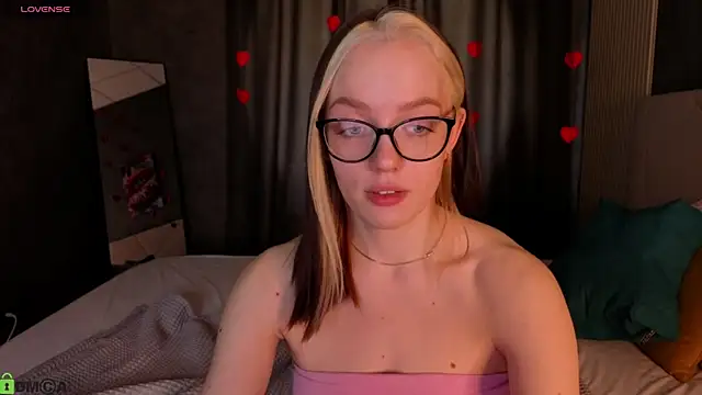 Snapshot of R0cket_bunny chatting on April 2026 06:19:01 AM R0cket bunny online show from April 2026 06:19:01 AM