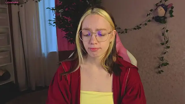 Snapshot of R0cket_bunny chatting on April 2026 12:43:02 AM R0cket bunny online show from April 2026 12:43:02 AM