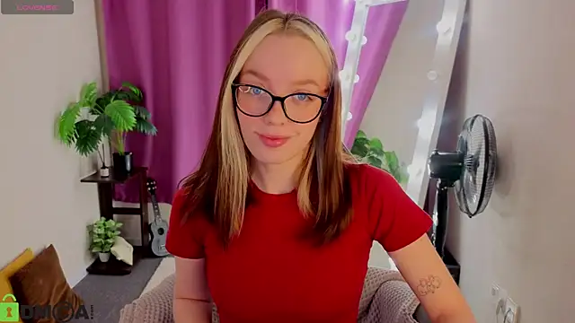 Snapshot of R0cket_bunny chatting on May 2026 01:01:01 AM R0cket bunny online show from May 2026 01:01:01 AM