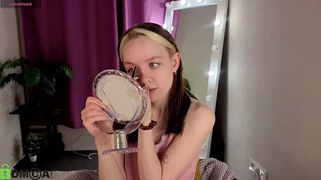 Snapshot of R0cket_bunny chatting on May 2026 12:52:02 AM R0cket bunny online show from May 2026 12:52:02 AM