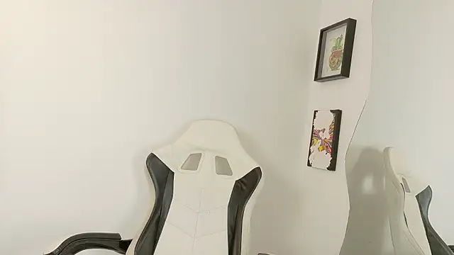 sara queen10 online show from March 2026 04:07:01 PM