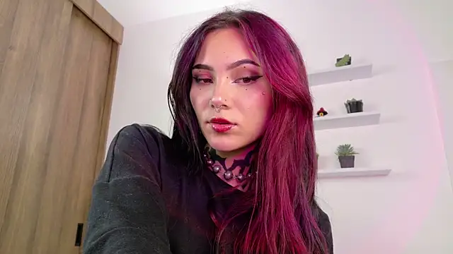 Snapshot of sara_queen10 chatting on April 2026 01:59:01 PM sara queen10 online show from April 2026 01:59:01 PM
