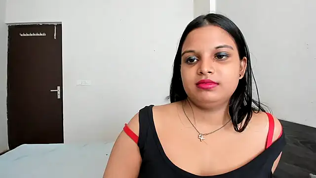Snapshot of Maahhii_2 chatting on June 2026 05:32:02 AM Maahhii 2 online show from June 2026 05:32:02 AM
