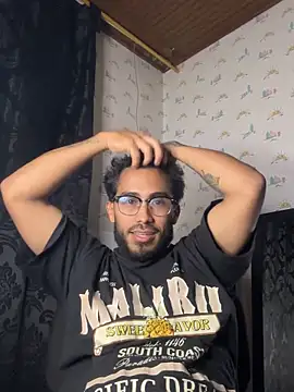 Snapshot of TU-MORENOO chatting on September 2025 05:53:02 AM TU-MORENOO online show from September 2025 05:53:02 AM