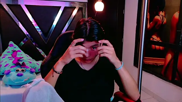 Snapshot of alandelrey57 chatting on February 2026 02:06:02 AM alandelrey57 online show from February 2026 02:06:02 AM