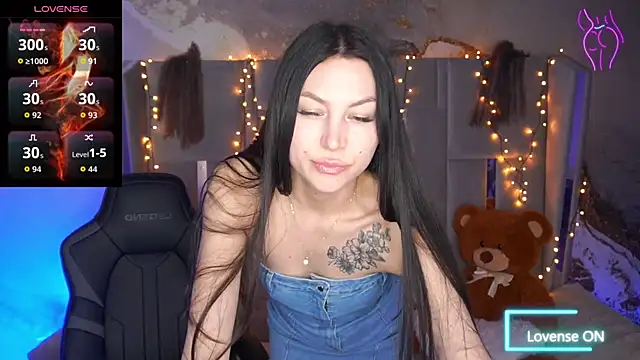 EliseVelour online show from March 2026 01:38:01 PM