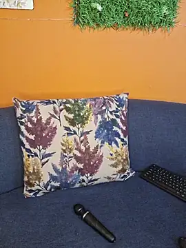 ELAINE xXxX online show from April 2026 08:00:02 PM