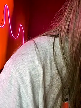 Snapshot of kiramedi chatting on October 2025 11:17:02 PM kiramedi online show from October 2025 11:17:02 PM