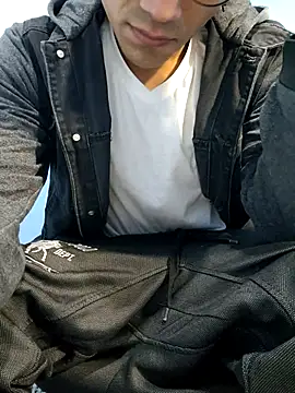 Snapshot of Mirreylatino chatting on November 2025 04:55:02 AM Mirreylatino online show from November 2025 04:55:02 AM