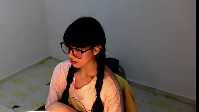 Snapshot of meganmiauu chatting on May 2026 02:03:01 PM meganmiauu online show from May 2026 02:03:01 PM