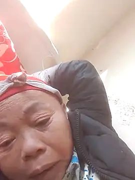 Snapshot of VangLe73 chatting on December 2025 06:06:01 AM VangLe73 online show from December 2025 06:06:01 AM