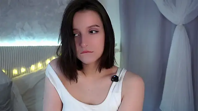 Snapshot of FalineBeacher chatting on April 2026 01:09:02 AM FalineBeacher online show from April 2026 01:09:02 AM