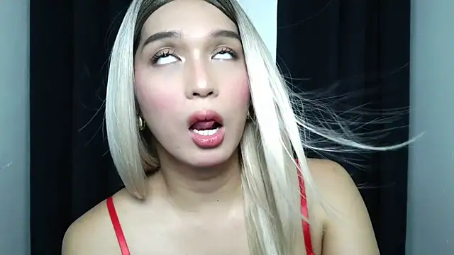 Snapshot of Sophia_Trans chatting on June 2026 05:04:01 AM Sophia Trans online show from June 2026 05:04:01 AM
