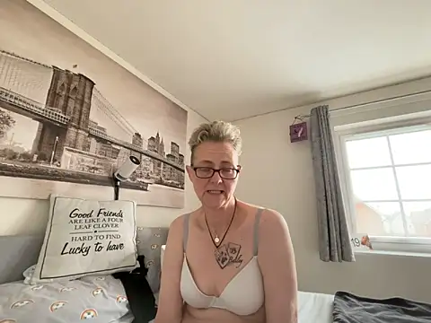 Curvy-Jinx online show from April 2026 07:48:02 AM