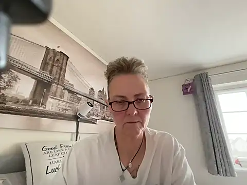 Snapshot of Curvy-Jinx chatting on June 2026 09:01:02 AM Curvy-Jinx online show from June 2026 09:01:02 AM