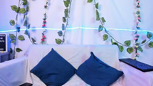 Delilah 85 online show from November 2025 10:41:02 PM